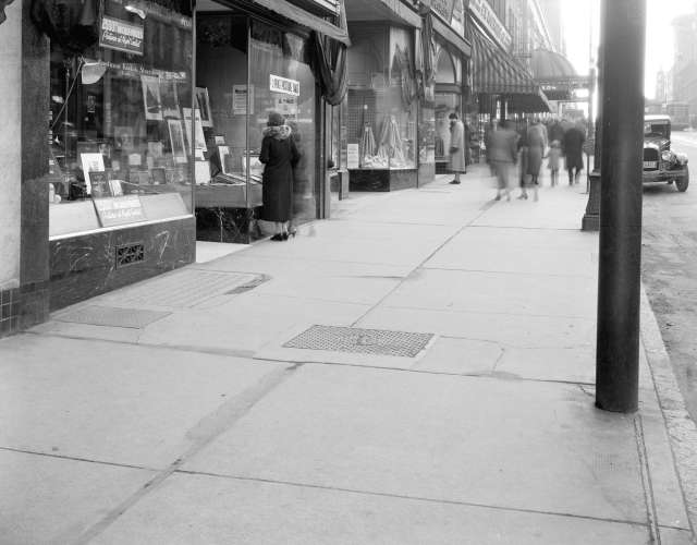 CVA 99-4856 - Sidewalk in front of [Eastman Kodak] store [at 610 Granville Street] 1936 Stuart Thomson photo for Travellers Insurance co.